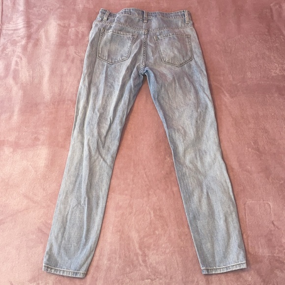 Forever21 Lightwash Boyfriend Jeans - Picture 4 of 5